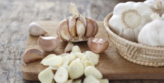 7 anti aging food - garlic